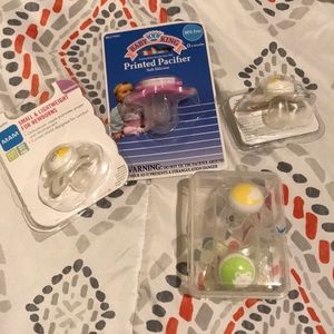 NWT 5 Pacifiers